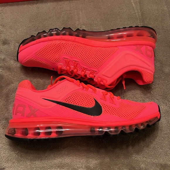 New mens size 10.5 NIKE AIR MAX 2013 Hot Pink. - Picture 2 of 6